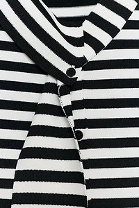 TOP EN MAILLE À RAYURES AVEC NŒUD