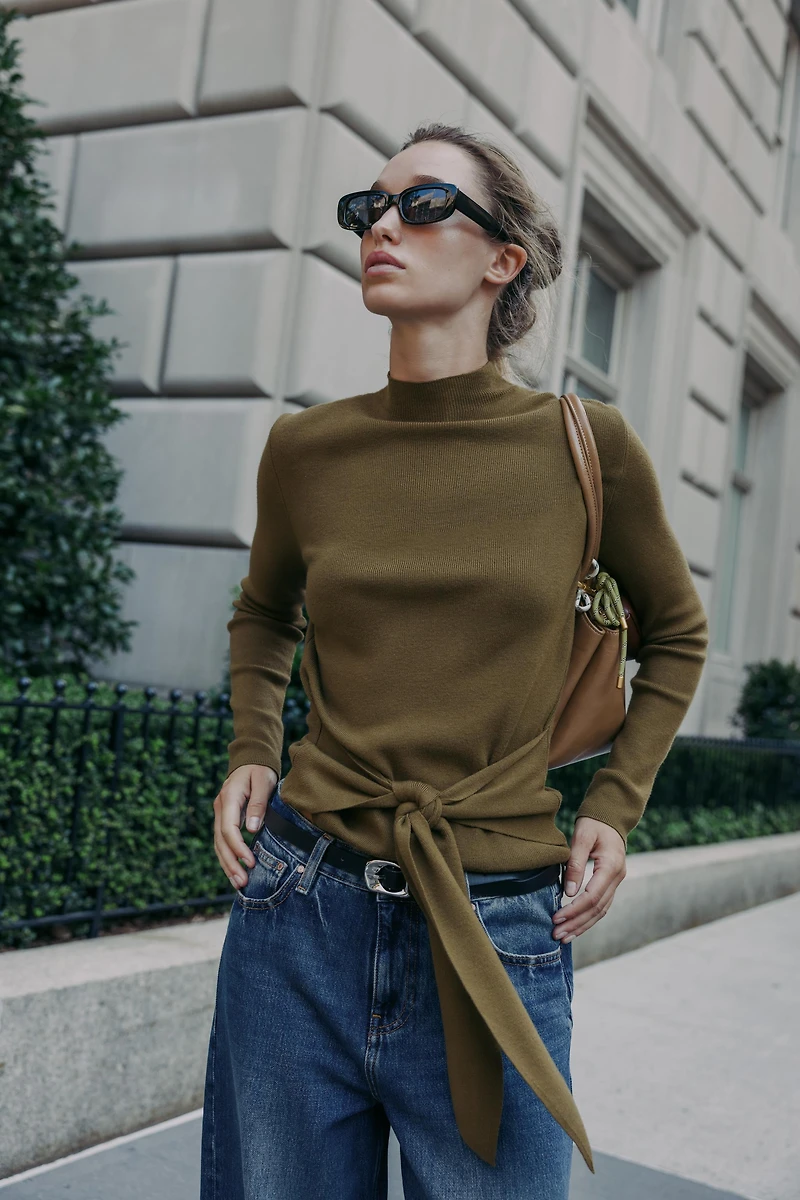 KNOT KNIT SWEATER