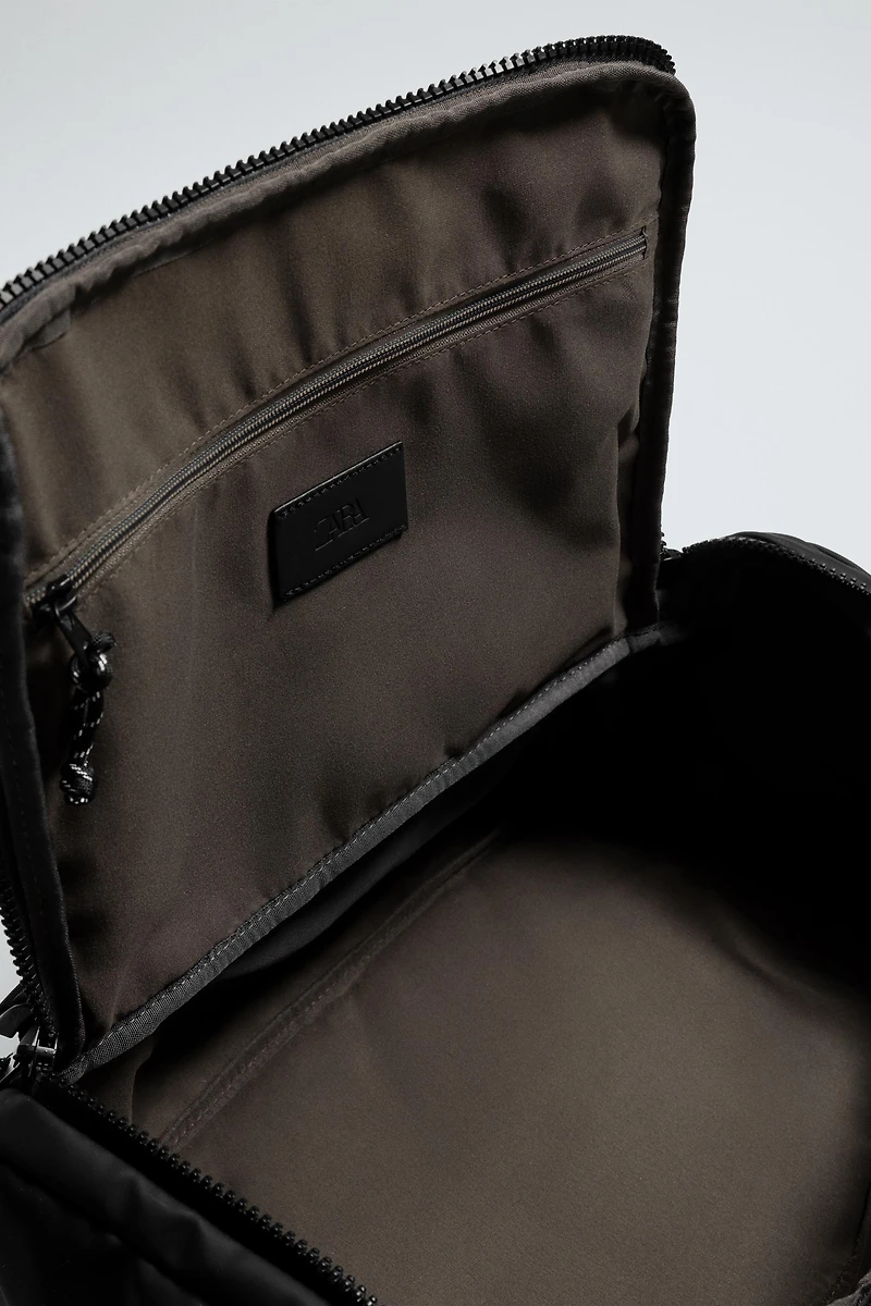 TECHNICAL TRAVEL BACKPACK