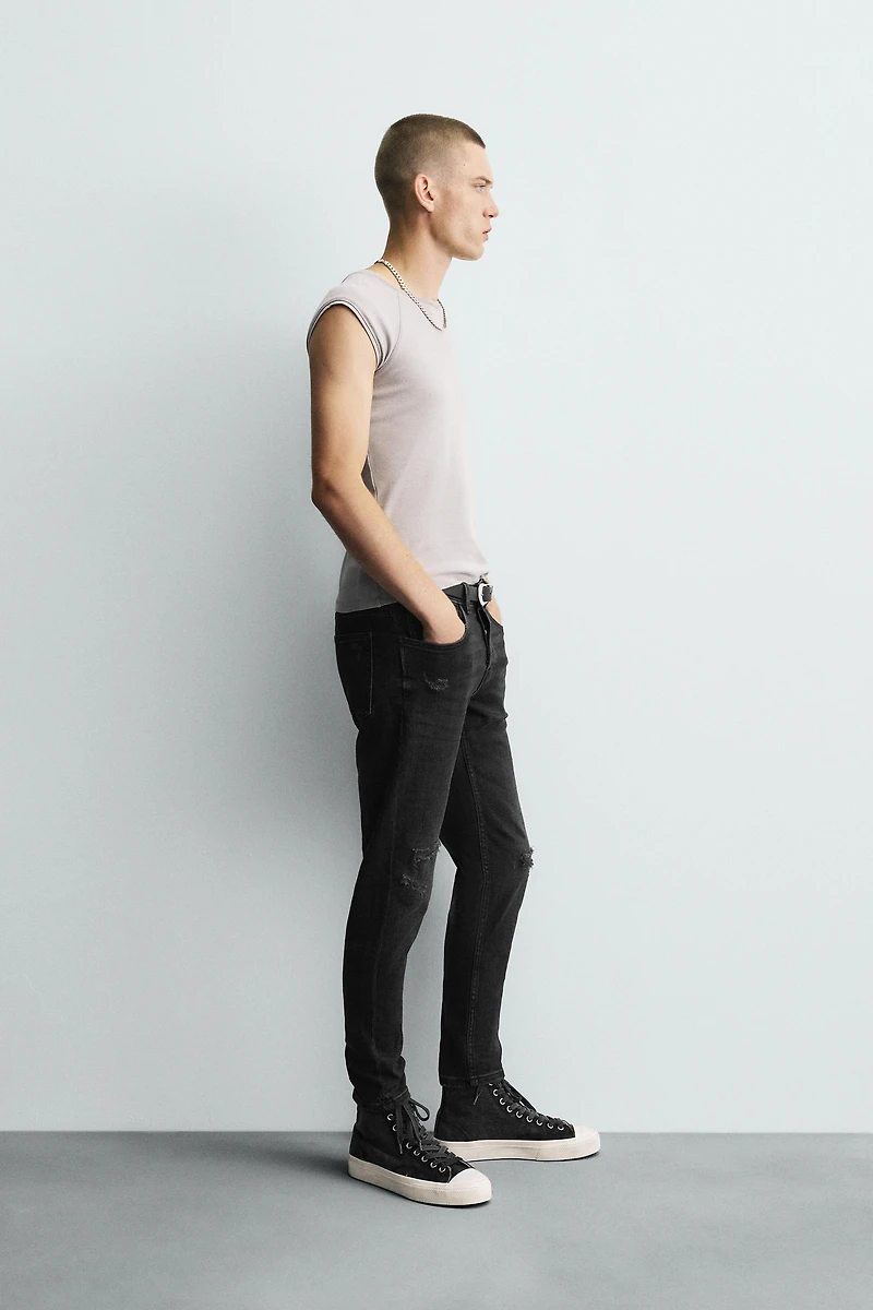 RIPPED SKINNY FIT JEANS