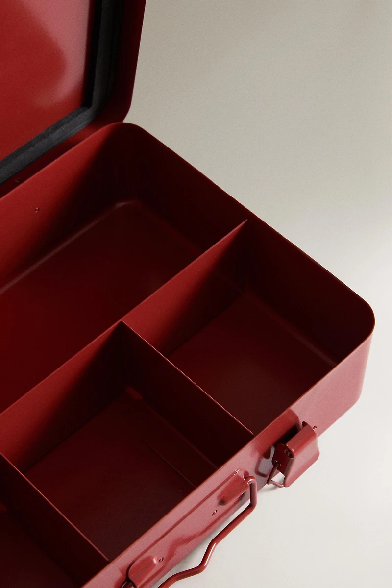 METAL FIRST AID BOX