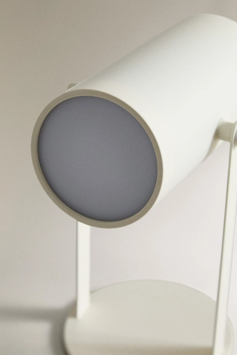 LAMP | USB RECHARGEABLE TABLE SPOTLIGHT