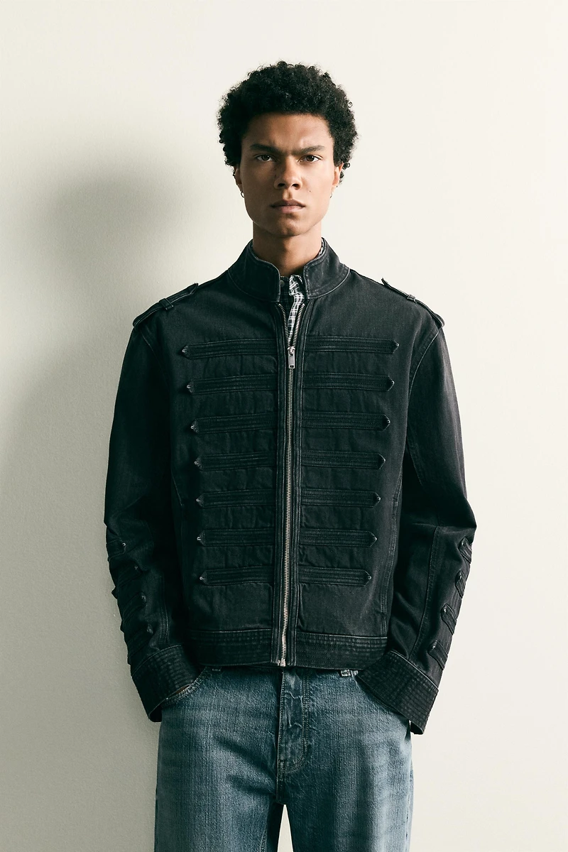 CROPPED FIT TAB DETAIL JACKET