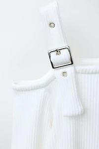 RIBBED BUCKLE T-SHIRT