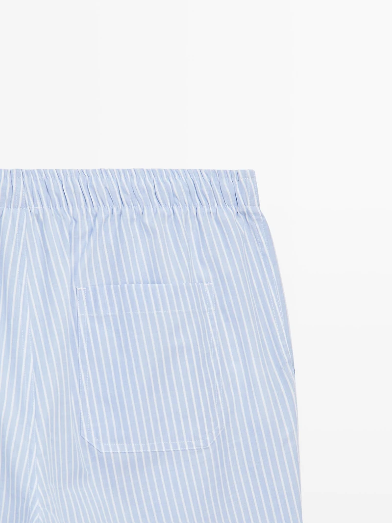 Pyjama avec haut à manches courtes et pantalon rayures