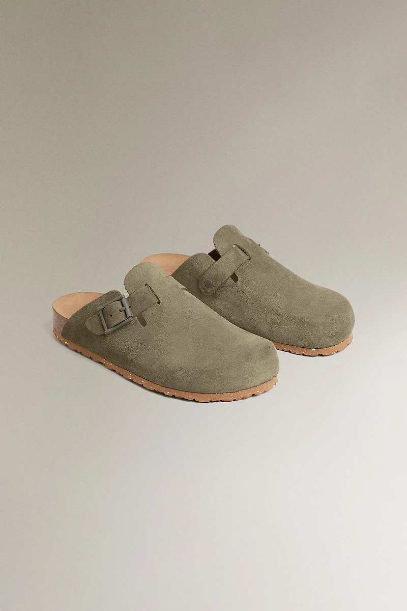 LEATHER CLOGS WITH BUCKLE
