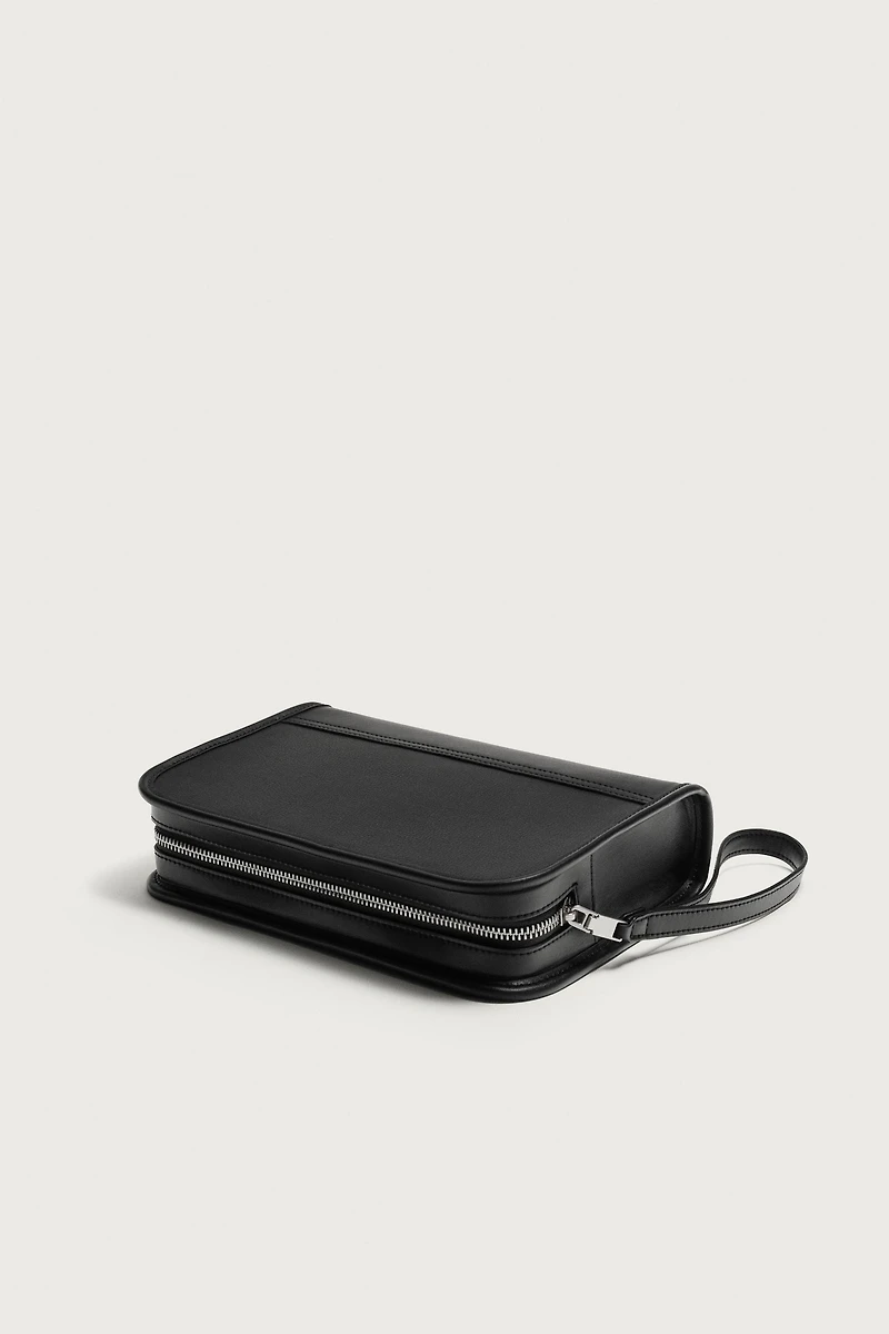 TEXTURED CLUTCH