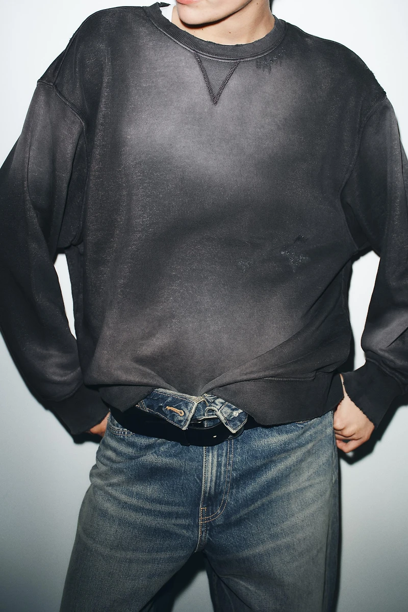 WASHED EFFECT RIPPED SWEATSHIRT