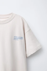 LOT DE DEUX T-SHIRTS À INSCRIPTION IMPRIMÉE