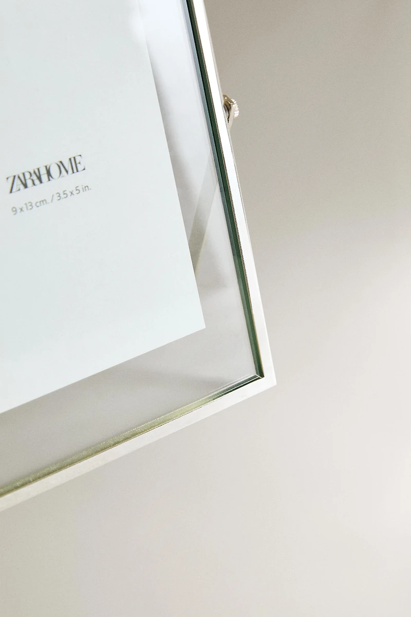 EASEL PICTURE FRAME