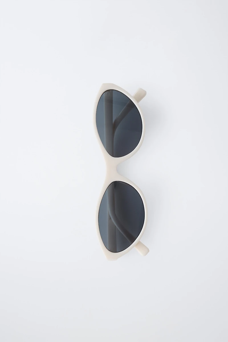 CAT EYE PLASTIC SUNGLASSES
