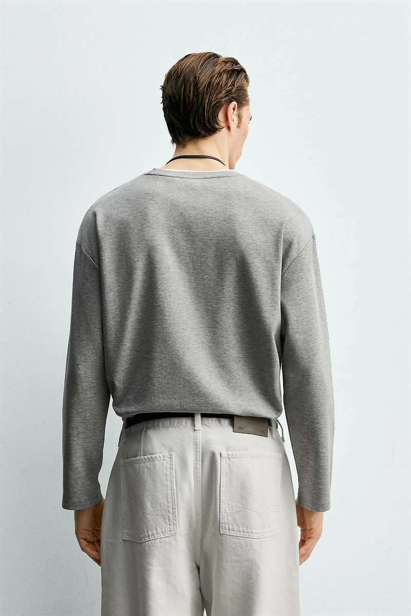 T-SHIRT AVEC FINITIONS DOUBLES EN CONTRASTE