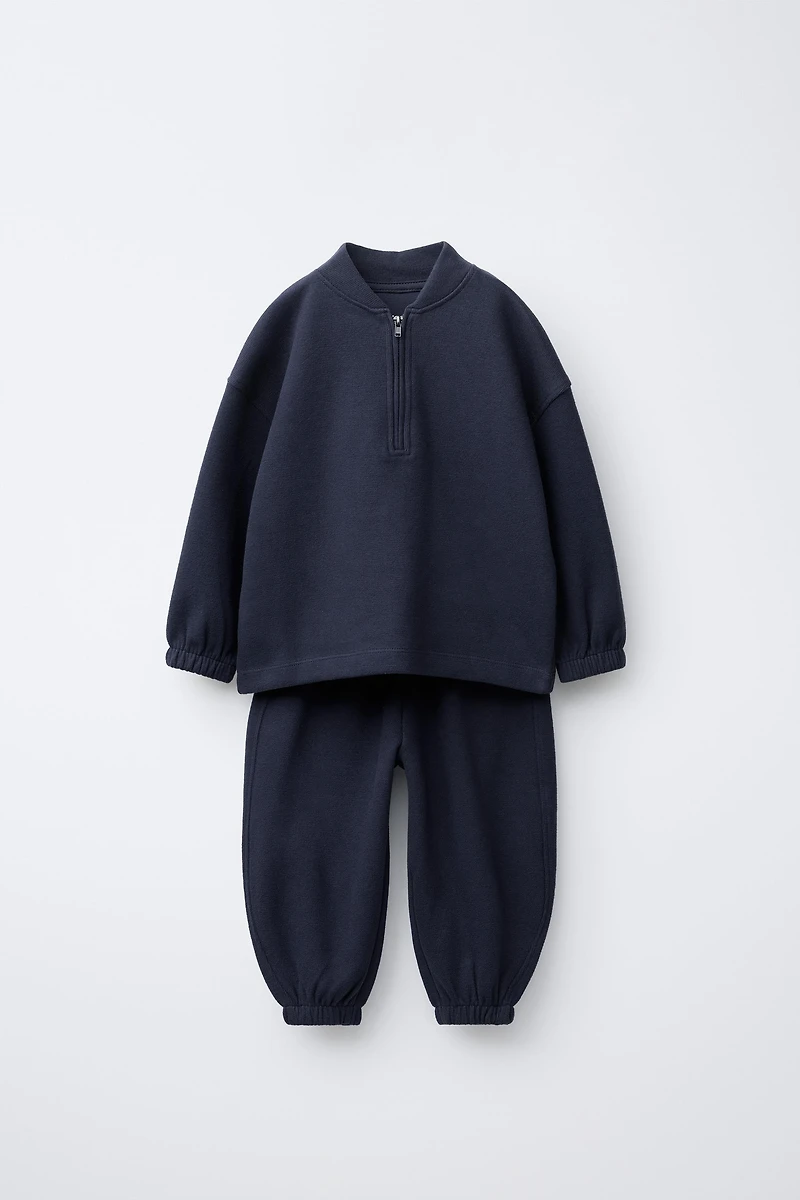 PLAIN JOGGING SWEATSHIRT AND JOGGER PANTS SET