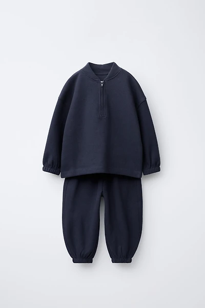 PLAIN JOGGING SWEATSHIRT AND JOGGER PANTS SET