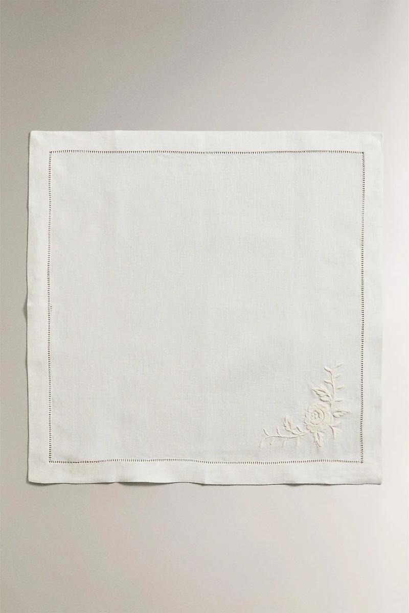 SET OF LINEN NAPKINS WITH FLORAL EMBROIDERY AND HEMSTITCHING (SET OF 2)