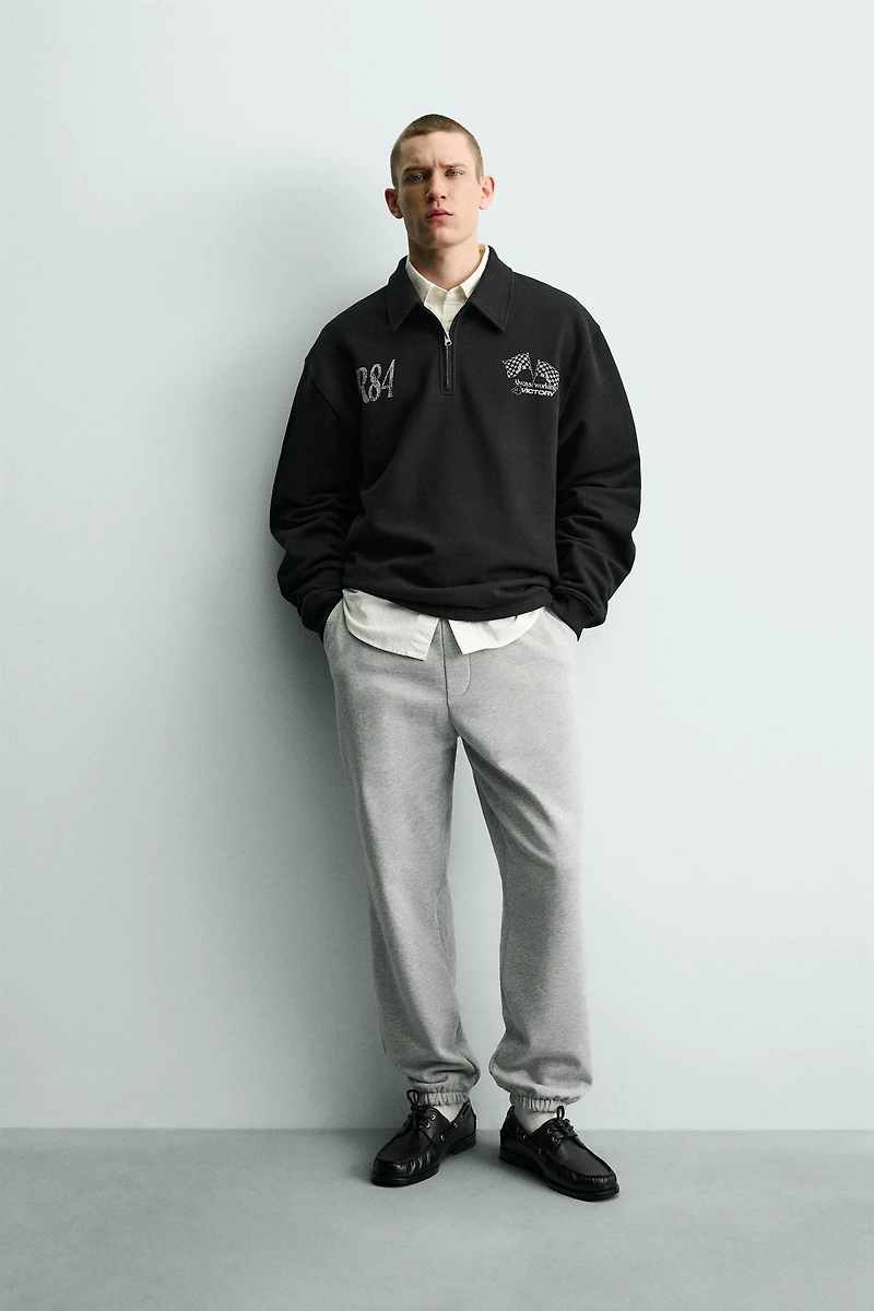 SWEAT COL ZIPPÉ INSCRIPTIONS