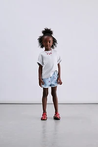 BERMUDA EN JEAN MOM FIT AVEC LACETS BRODÉS