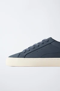 BASIC SNEAKERS