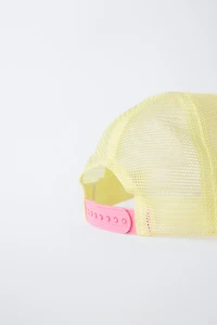 CASQUETTE EN RÉSILLE BRODERIE FLORALE