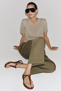 SANDALES PLATES EN CUIR