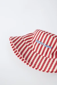 BONNET BUCKET RAYURES ET TEXTE BRODÉ