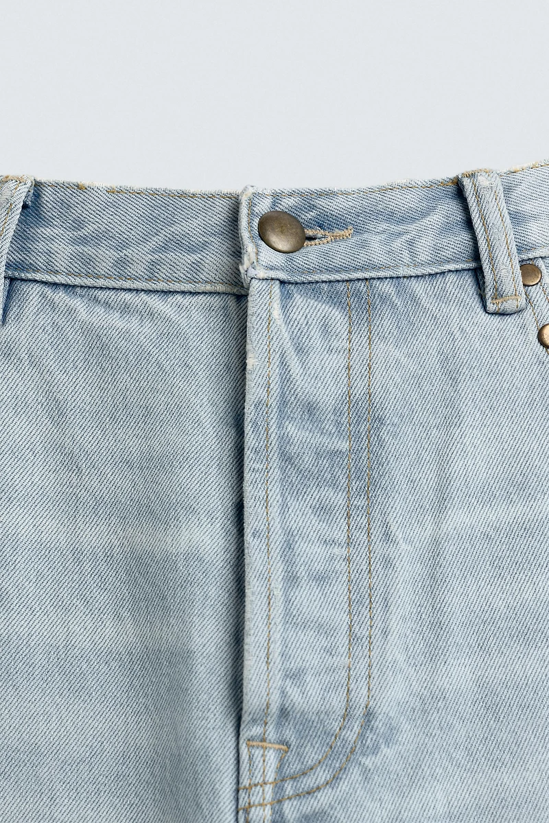 JEAN STRAIGHT FIT CLOUS MÉTALLIQUES