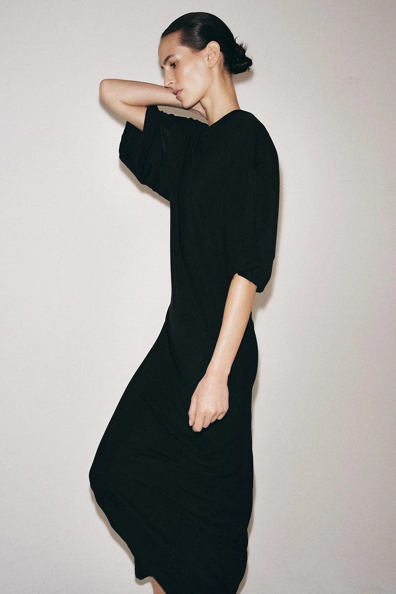 FLOWY LONG DRESS