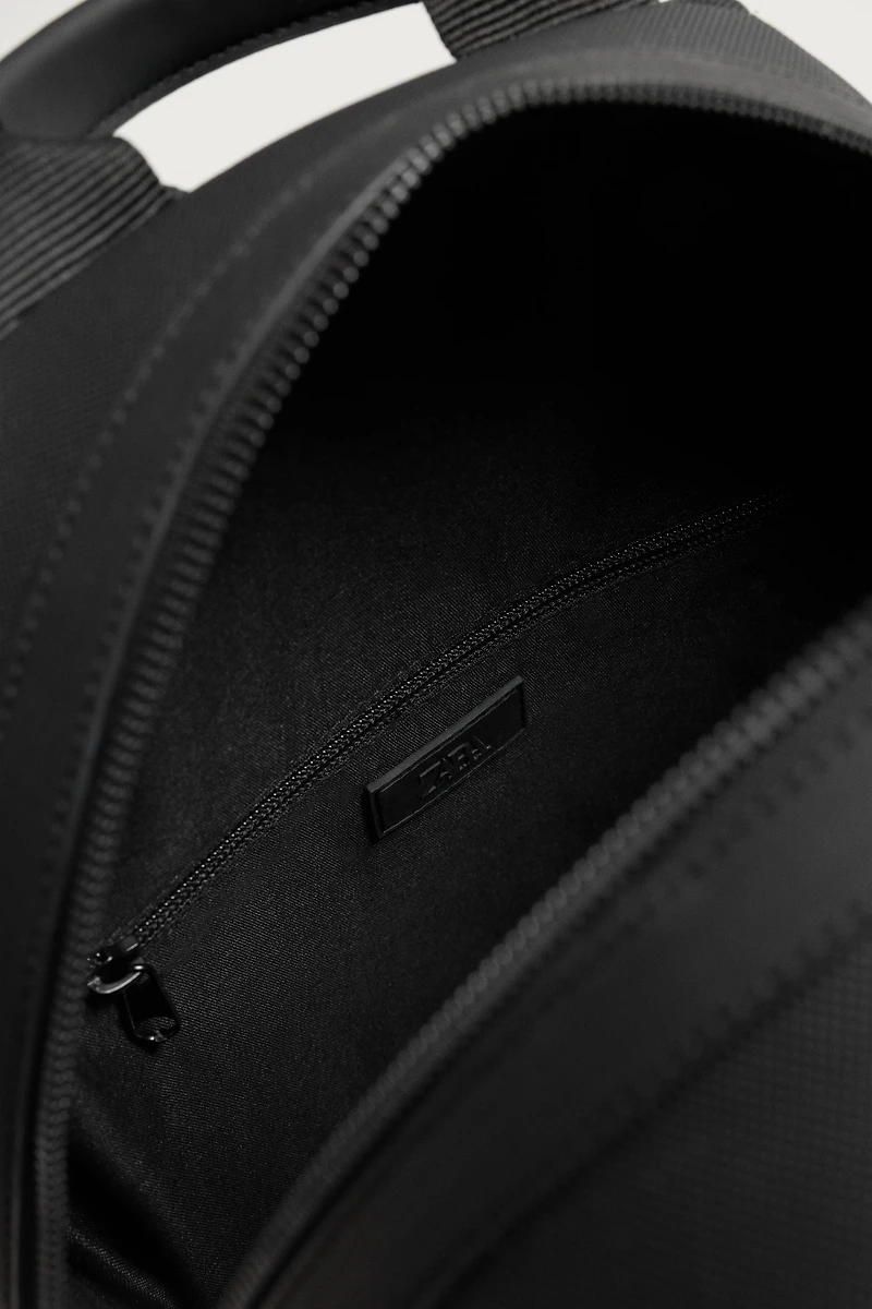 SAC À DOS TEXTURÉ EFFET GOMME