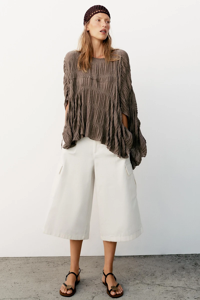 TEXTURED CAPE TOP