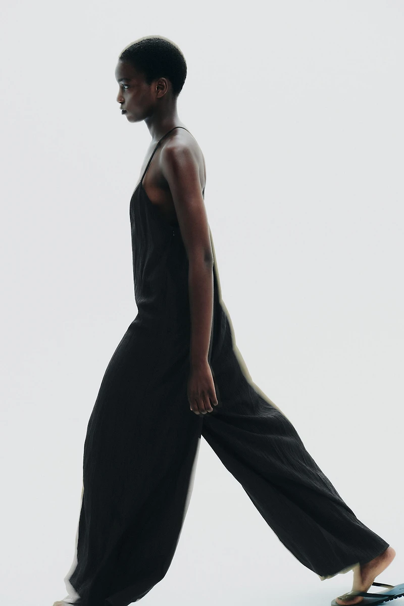 TEXTURED FLOWY LONG JUMPSUIT