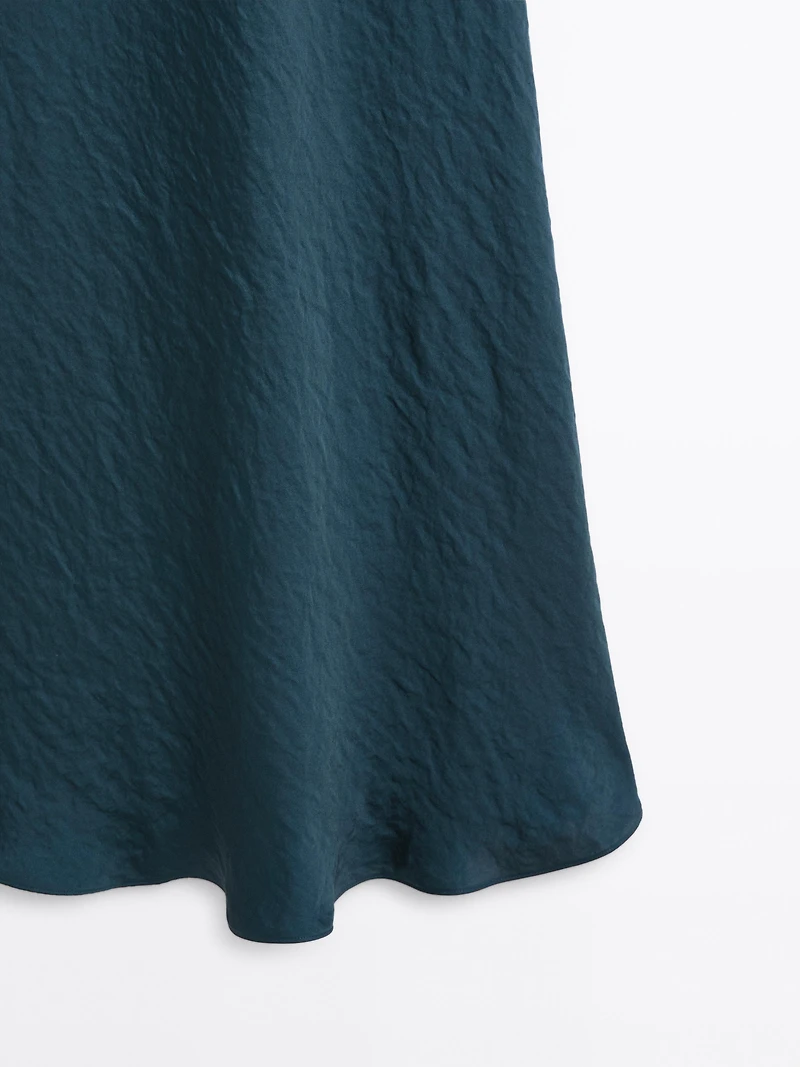 Round neck satin dress