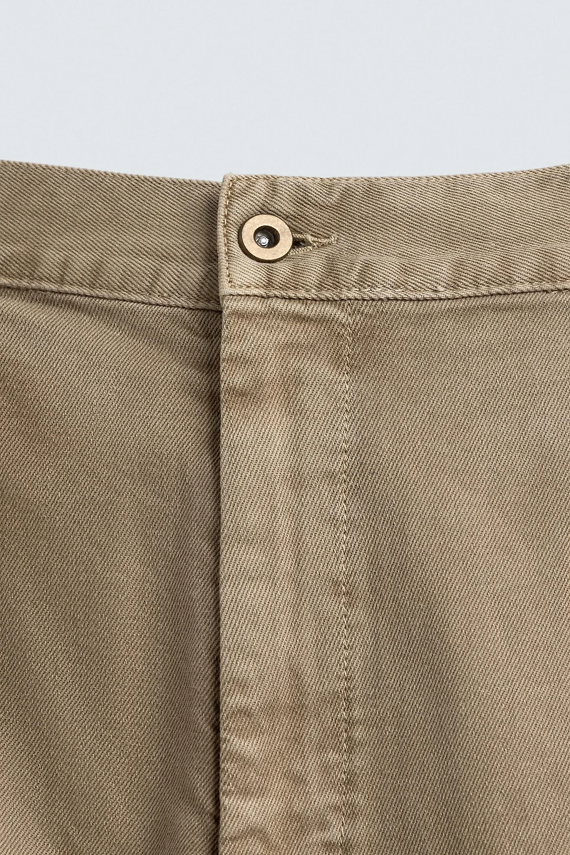 RELAXED FIT PLEATED SHORTS