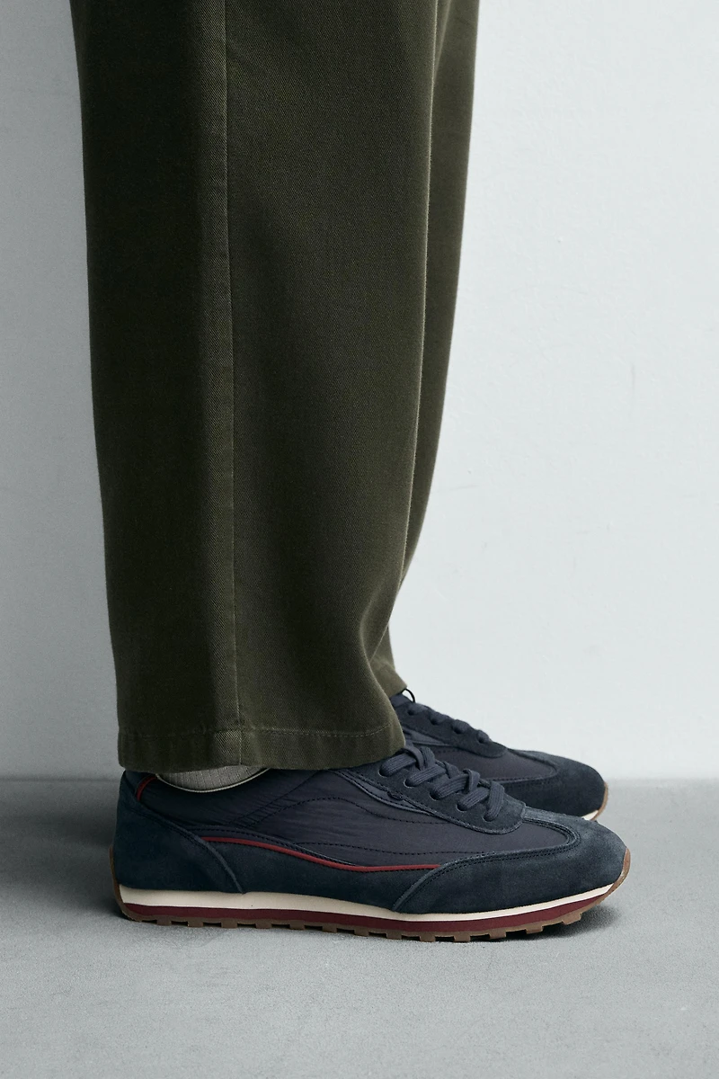 CASUAL SNEAKERS