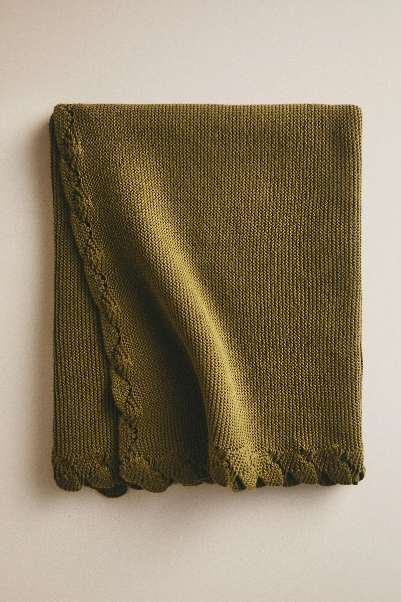 BABY BLANKET WITH CROCHET TRIM