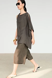 Asymmetric flowing cape top