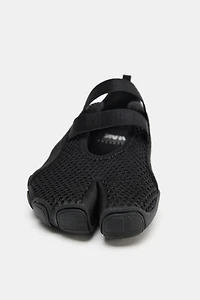 ELASTIC STRAP BALLET FLATS