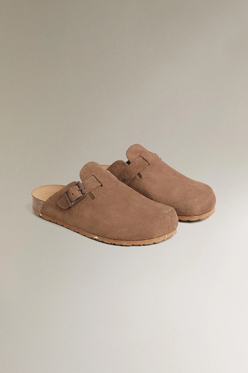 LEATHER CLOGS WITH BUCKLE