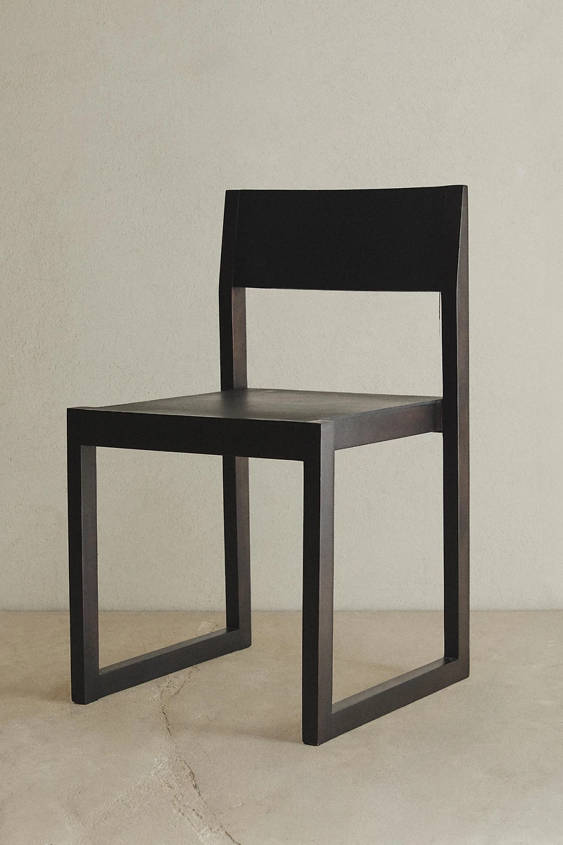 WOOD AND LEATHER FRAME CHAIR