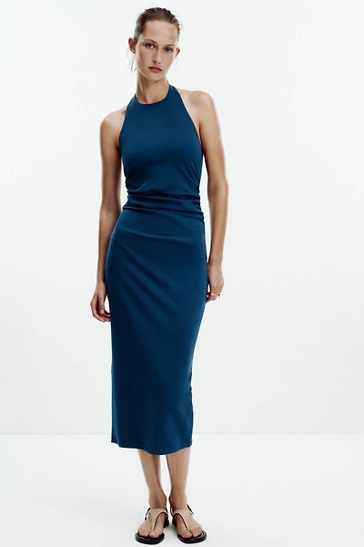 ROBE HALTER DRAPÉE
