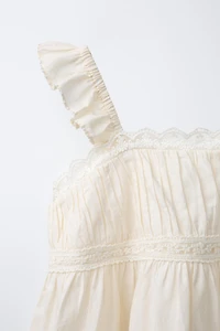 BLOUSE EN DENTELLE