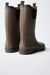 HIGH RAIN BOOTS