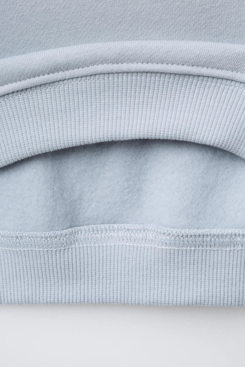 BASIC SWEATSHIRT AND JOGGER PANTS SET