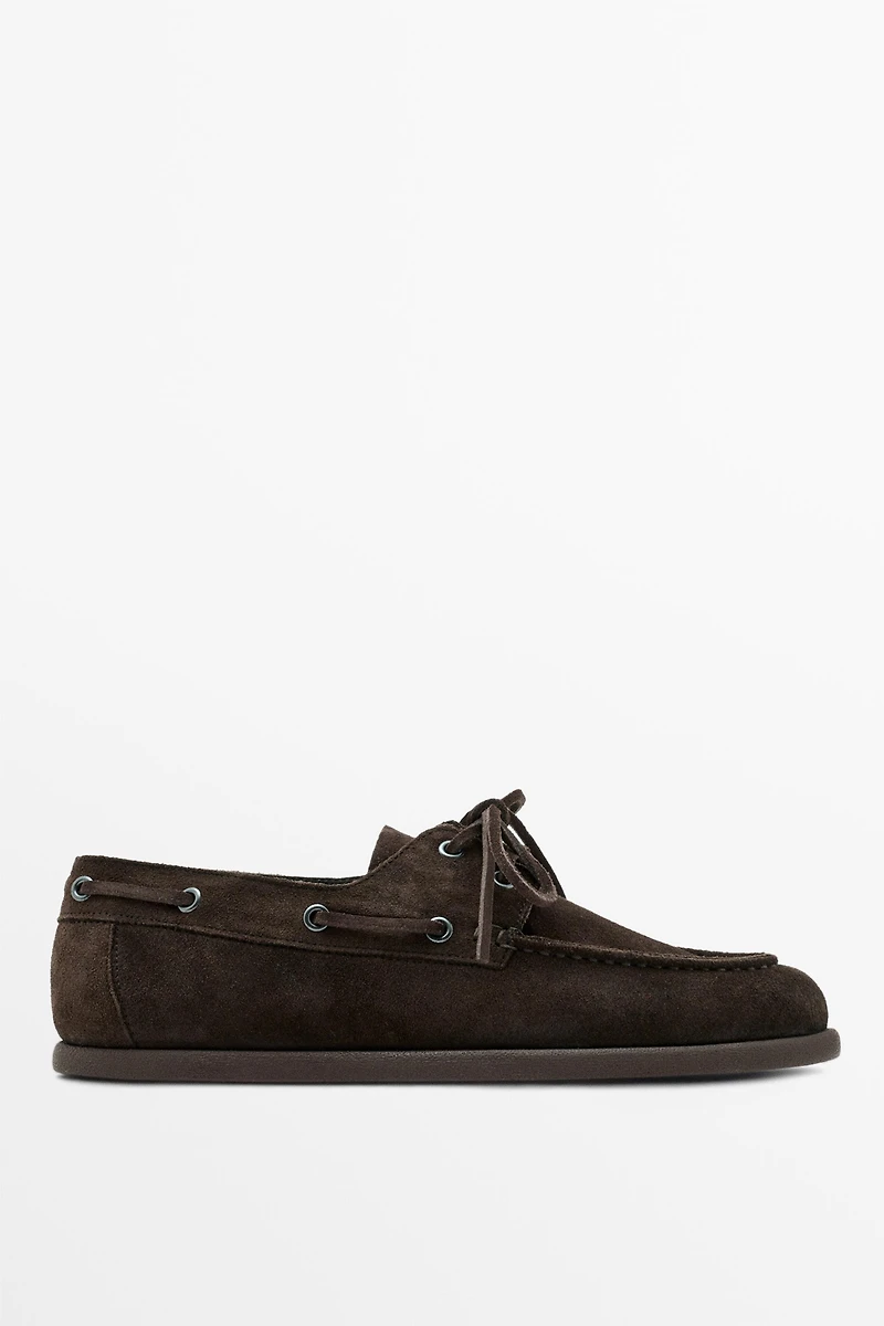 Split leather deck shoes