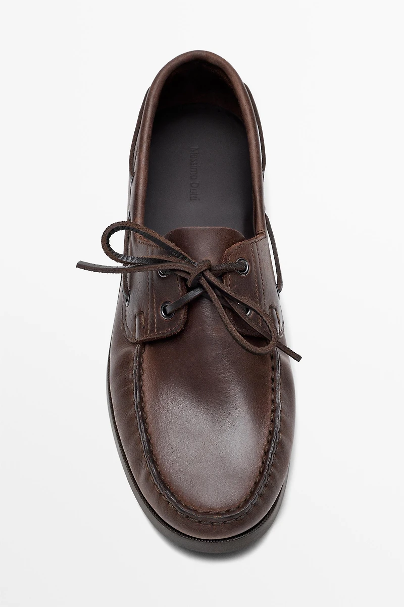 Oiled leather boat shoe