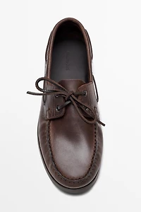 Oiled leather boat shoe