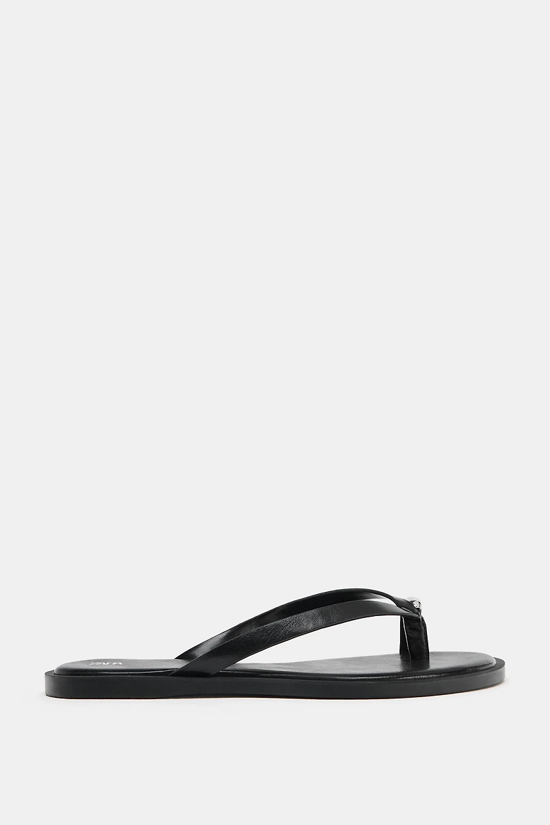 FLAT SANDALS WITH METALLIC DETAIL