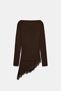 T-SHIRT À BAS ASYMÉTRIQUE EN DENTELLE