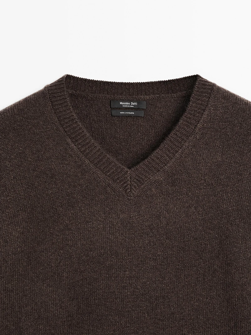 Pull oversize col en V cachemire