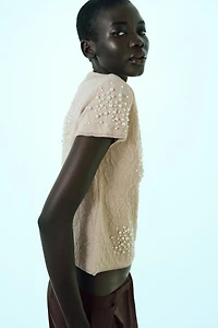 TOP EN MAILLE À PERLES EFFET FROISSÉ