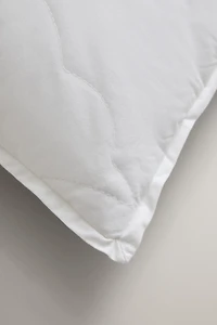 KIDS’ SOFT-TOUCH QUILTED FIBER PILLOW